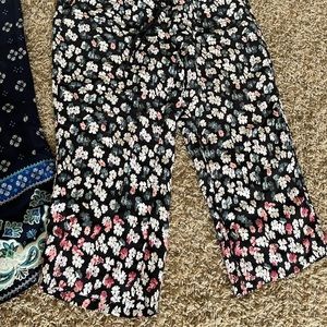 LOFT Fluid Wide Leg Crop Pants With beautiful pattern